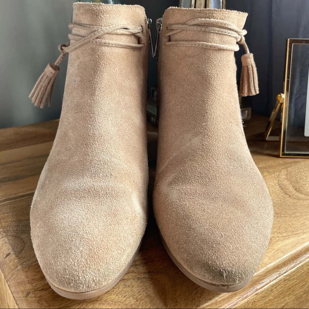 VINCE CAMUTO Beige Ankle Fringe Boots